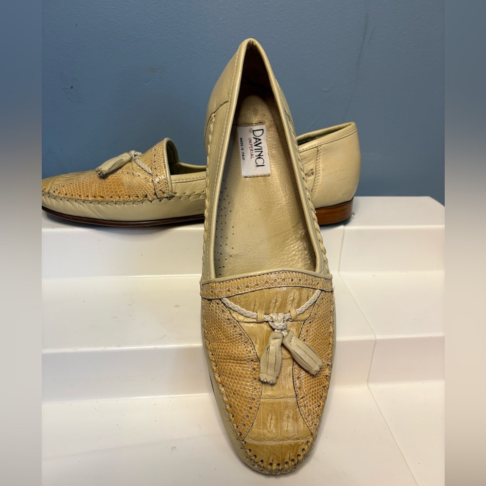 DaVinci Beige Textured Loafers with Tassels